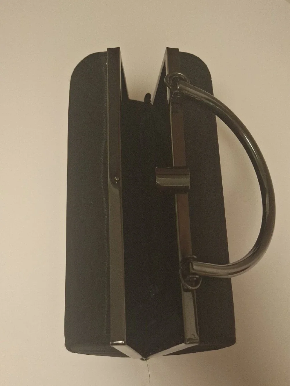 Indeed Classic Black Men's Handbag - Sleek Structured Carry
